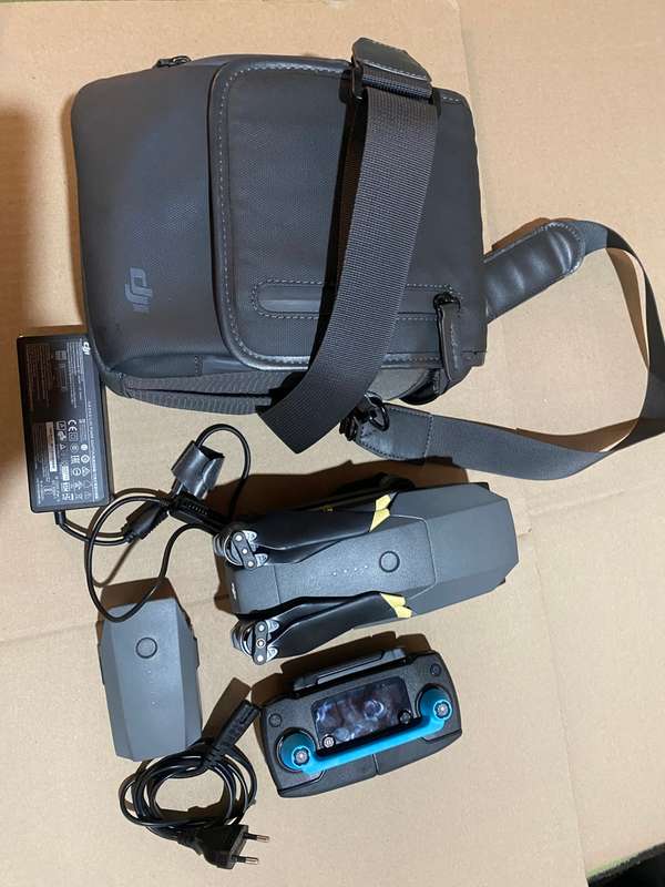 DJI - Mavic Pro  with Remote Controller - Gray|CHARGER| 2 BATTERIES|BAG|GOOD CONDITION
